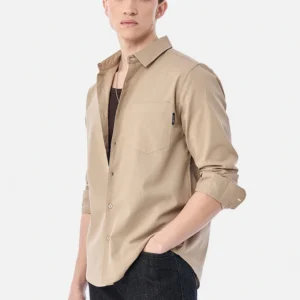 Snitch Men Regular Fit Solid Spread Collar Casual Shirt